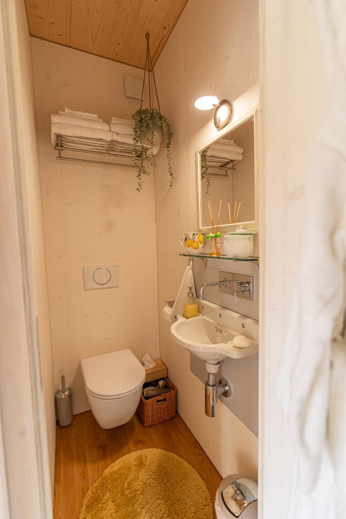 Tiny House Chez Claudine - Relaxen, Workspace, Naehe Thermen, Netflix, Free Parking & Wifi Brugg  Εξωτερικό φωτογραφία